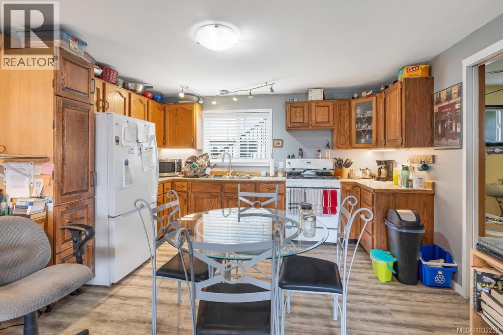 11090 CHEMAINUS RD - 21