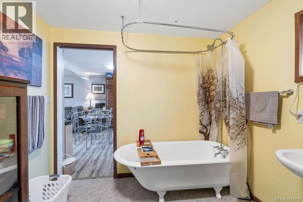 11090 CHEMAINUS RD - 24