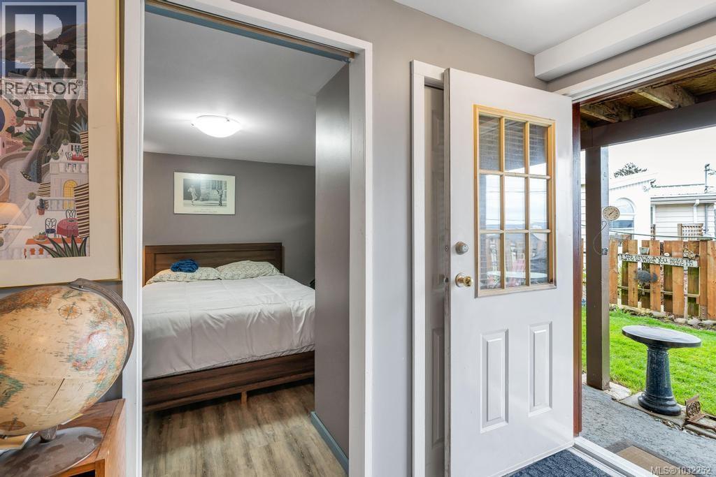 11090 CHEMAINUS RD - 27