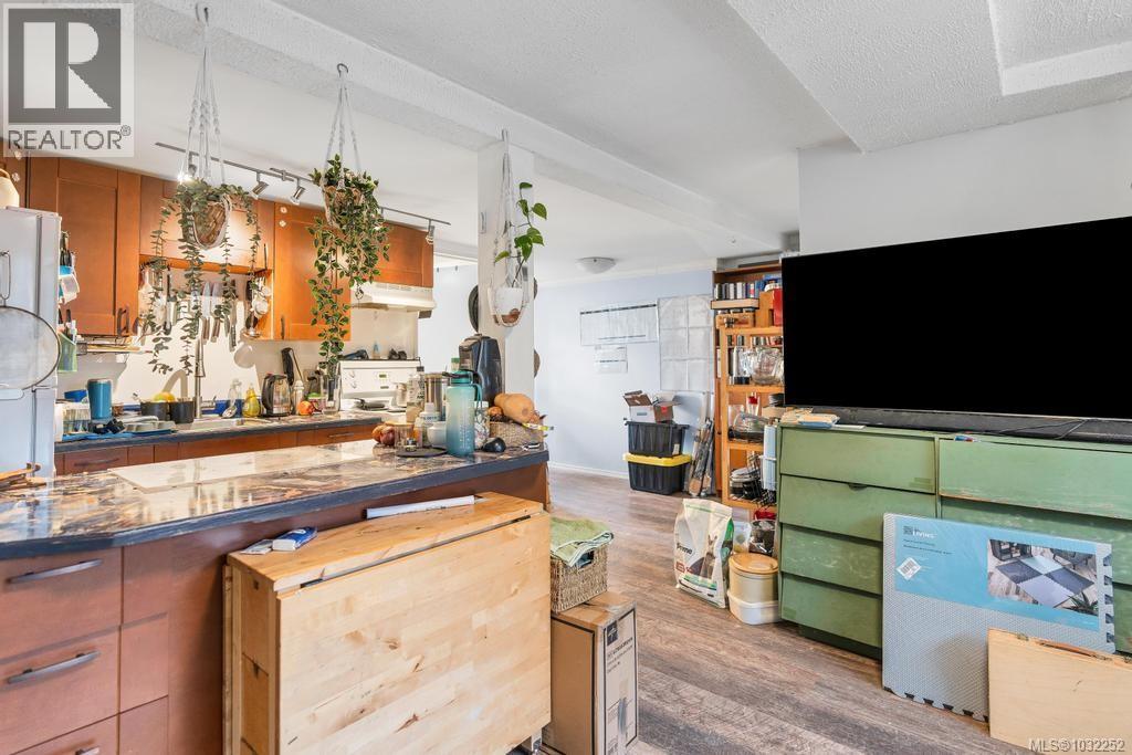 11090 CHEMAINUS RD - 32