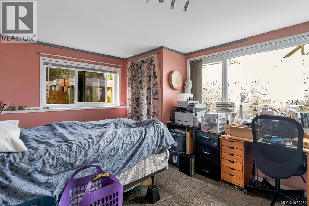 11090 CHEMAINUS RD - 33