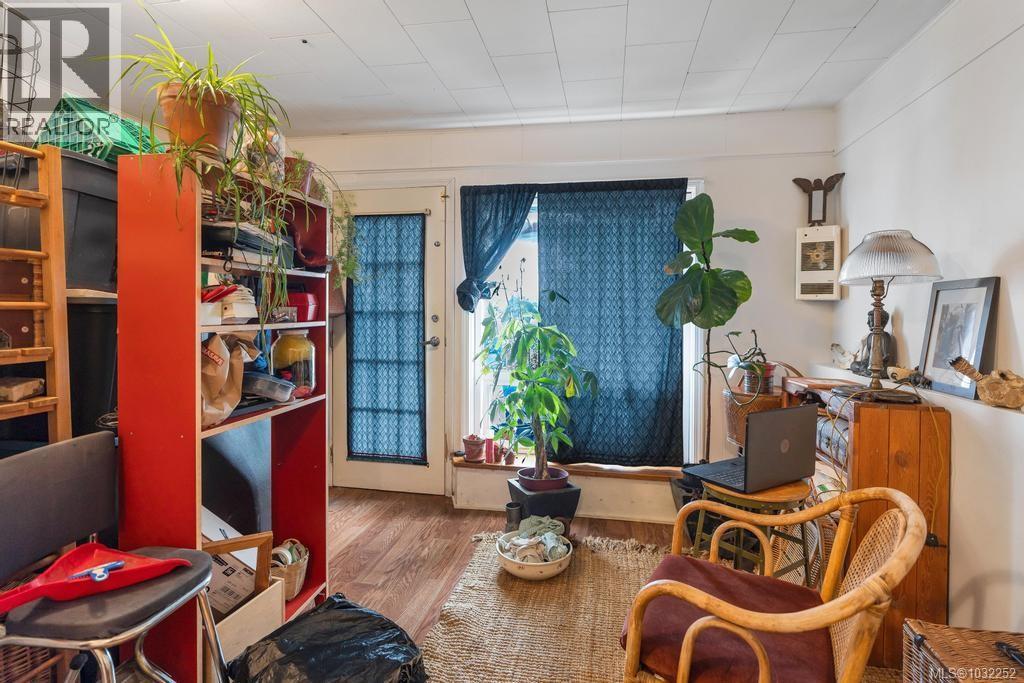 11090 CHEMAINUS RD - 35