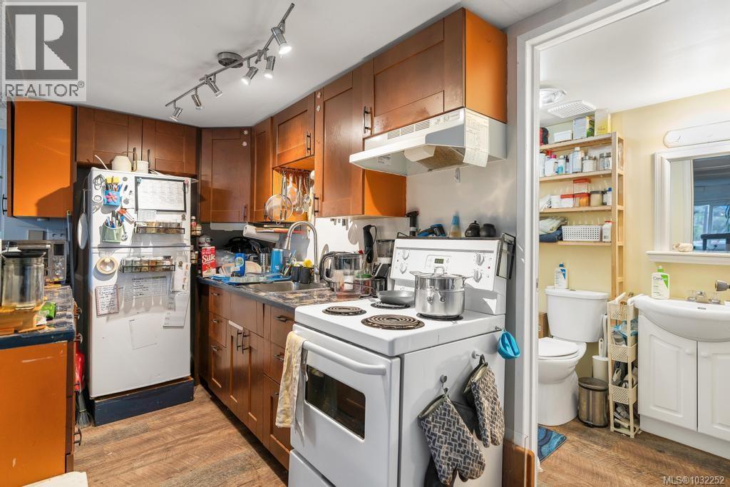 11090 CHEMAINUS RD - 36