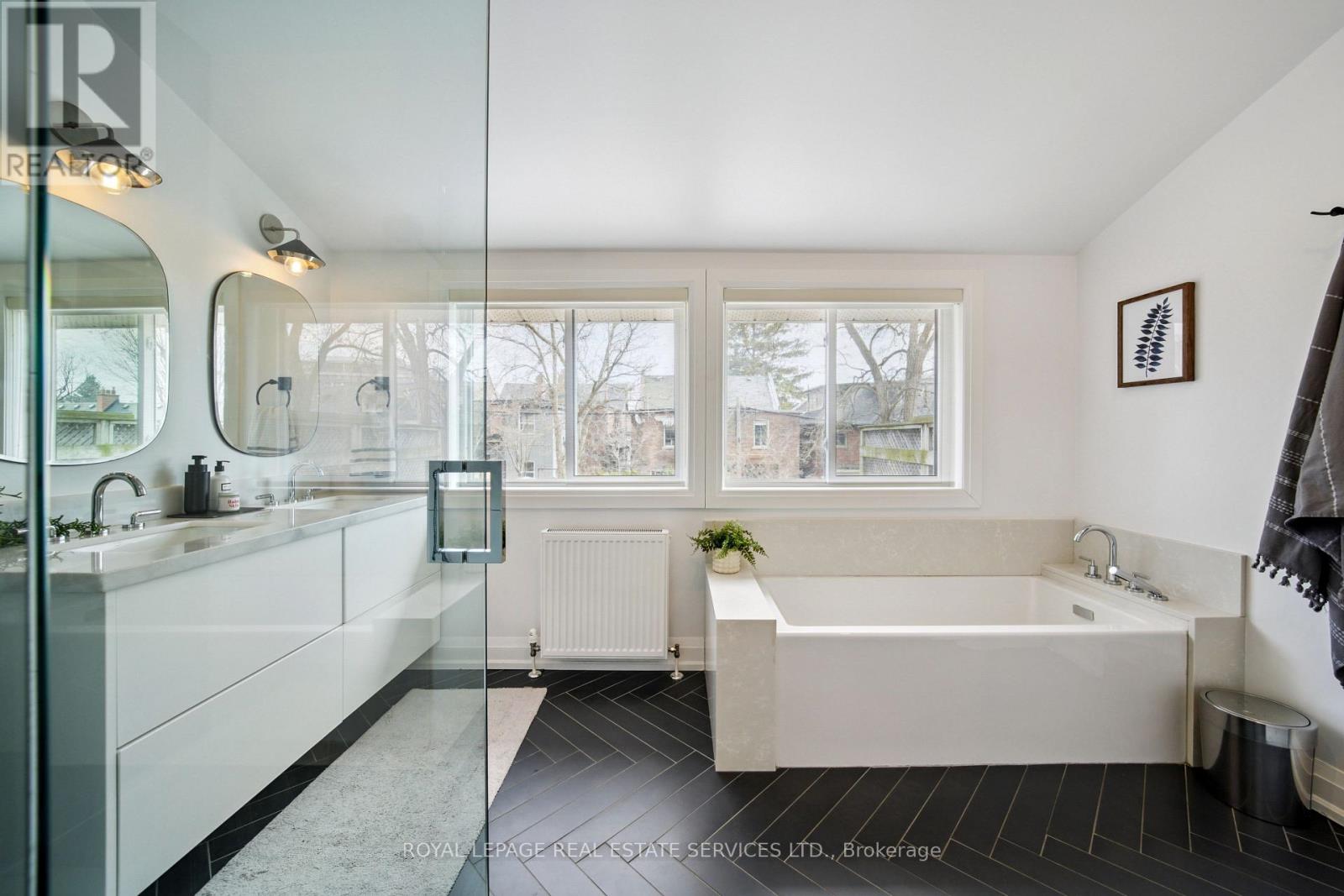 29 PARKSIDE DRIVE — photo 22