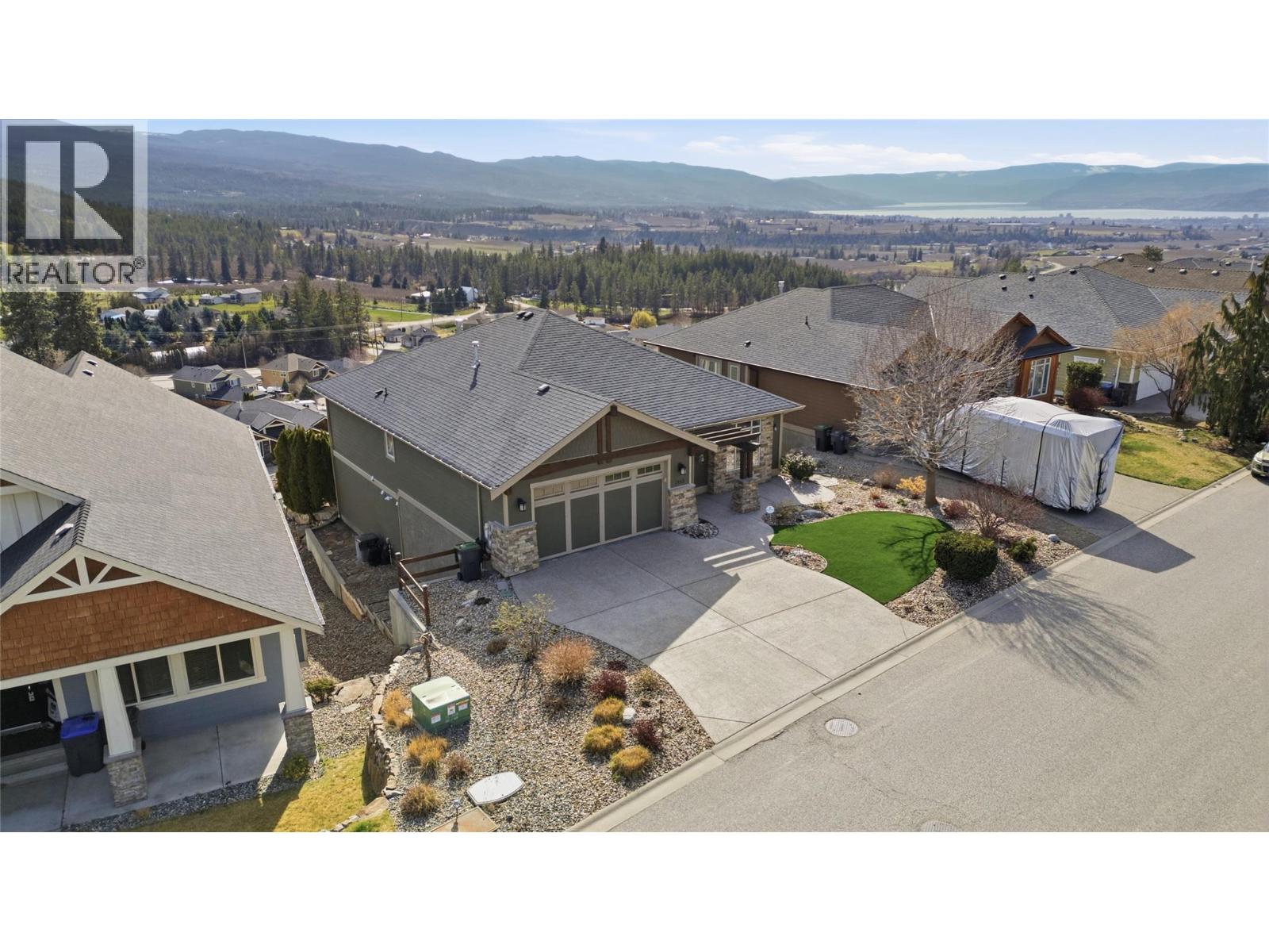 1443 Wilmot Avenue, Kelowna