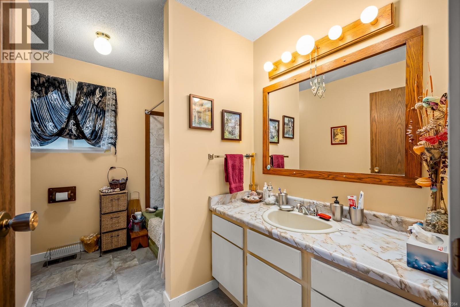 1764 MCLAUCHLIN DR - 27