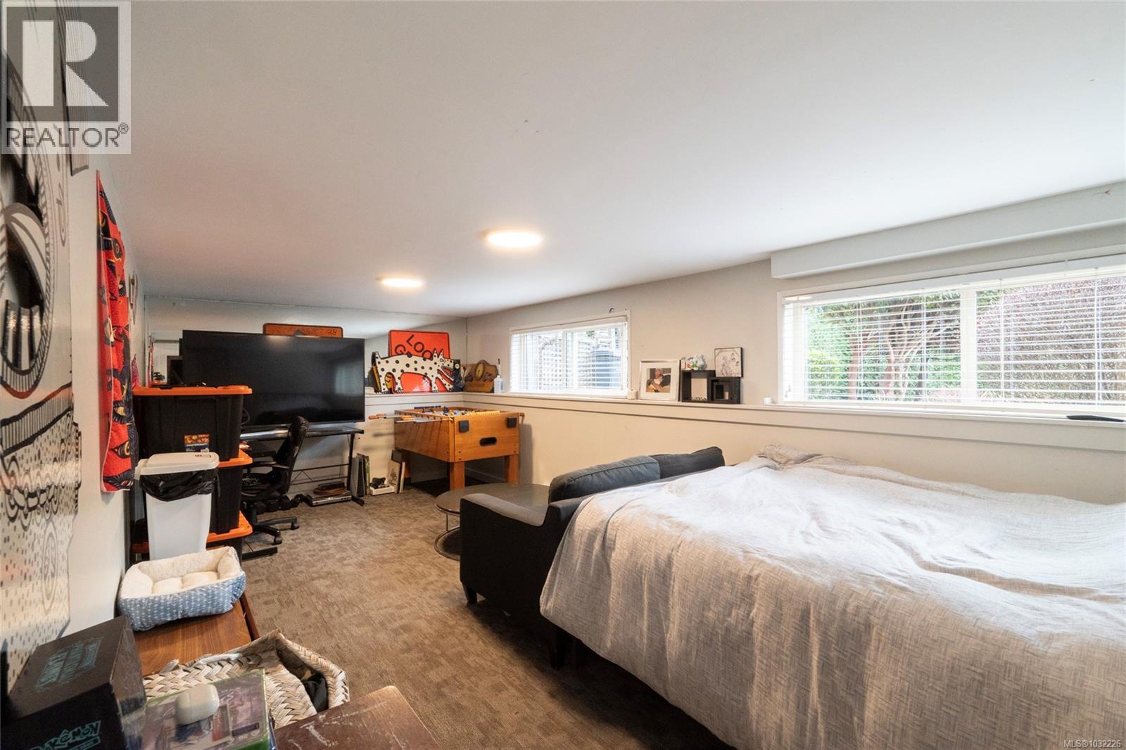 2741 DUFFERIN AVE - 32