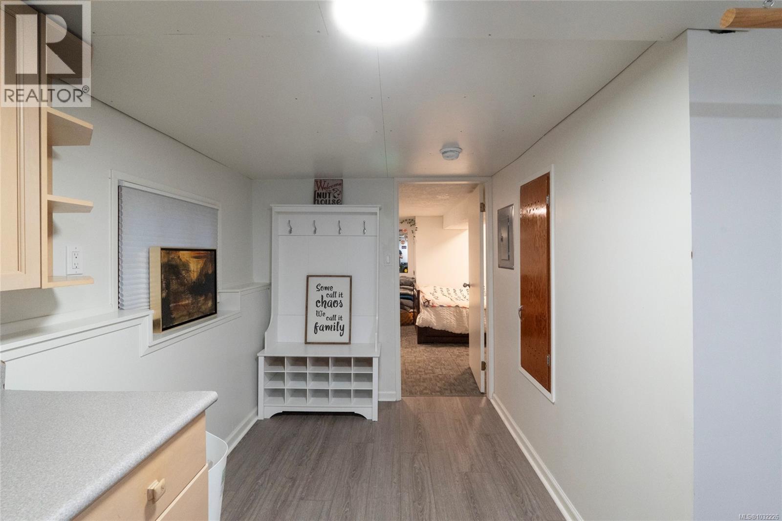 2741 DUFFERIN AVE - 34