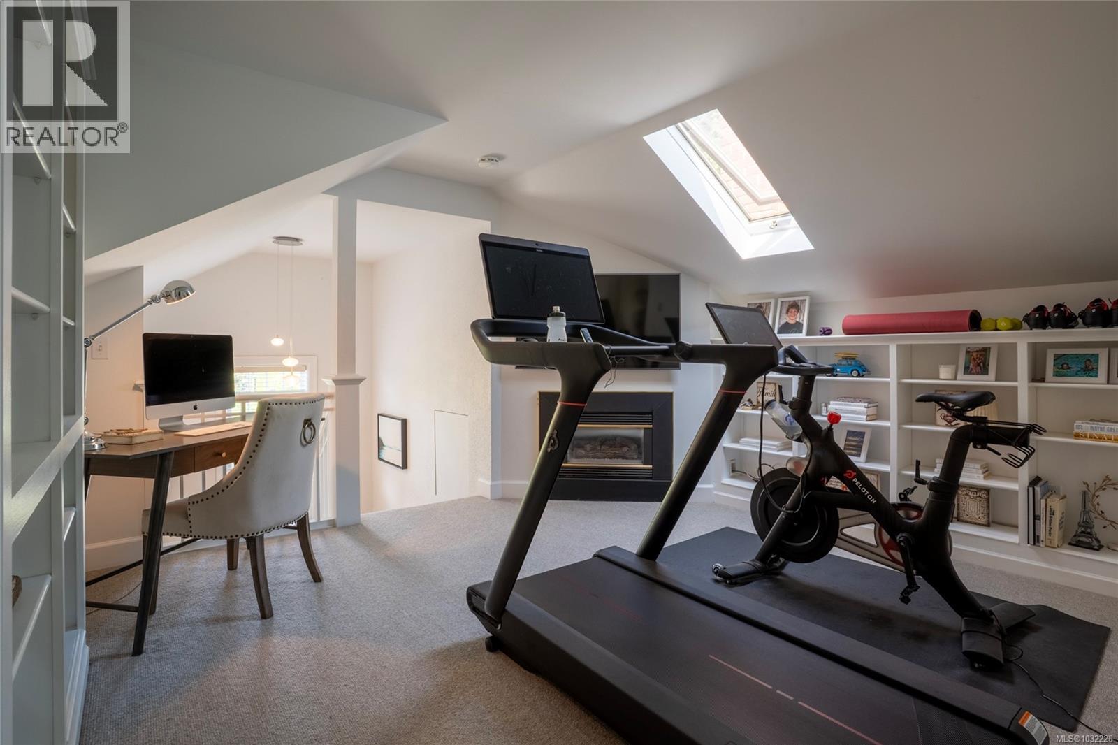 2741 DUFFERIN AVE - 21