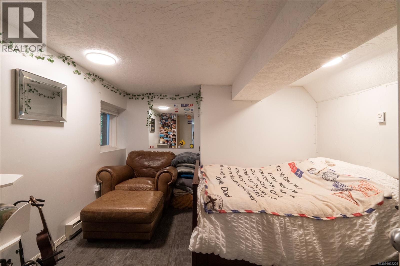 2741 DUFFERIN AVE - 36