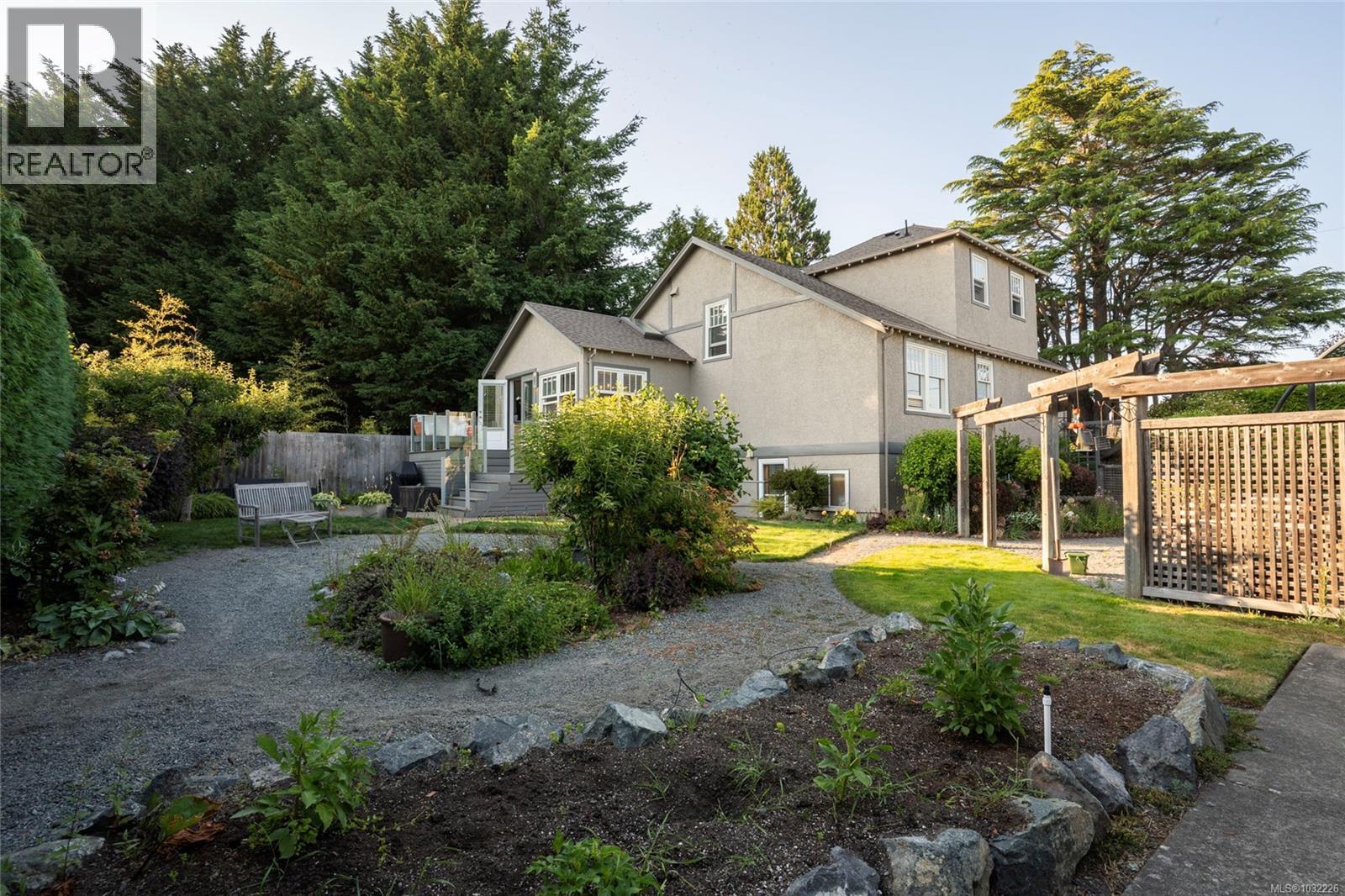 2741 DUFFERIN AVE - 50