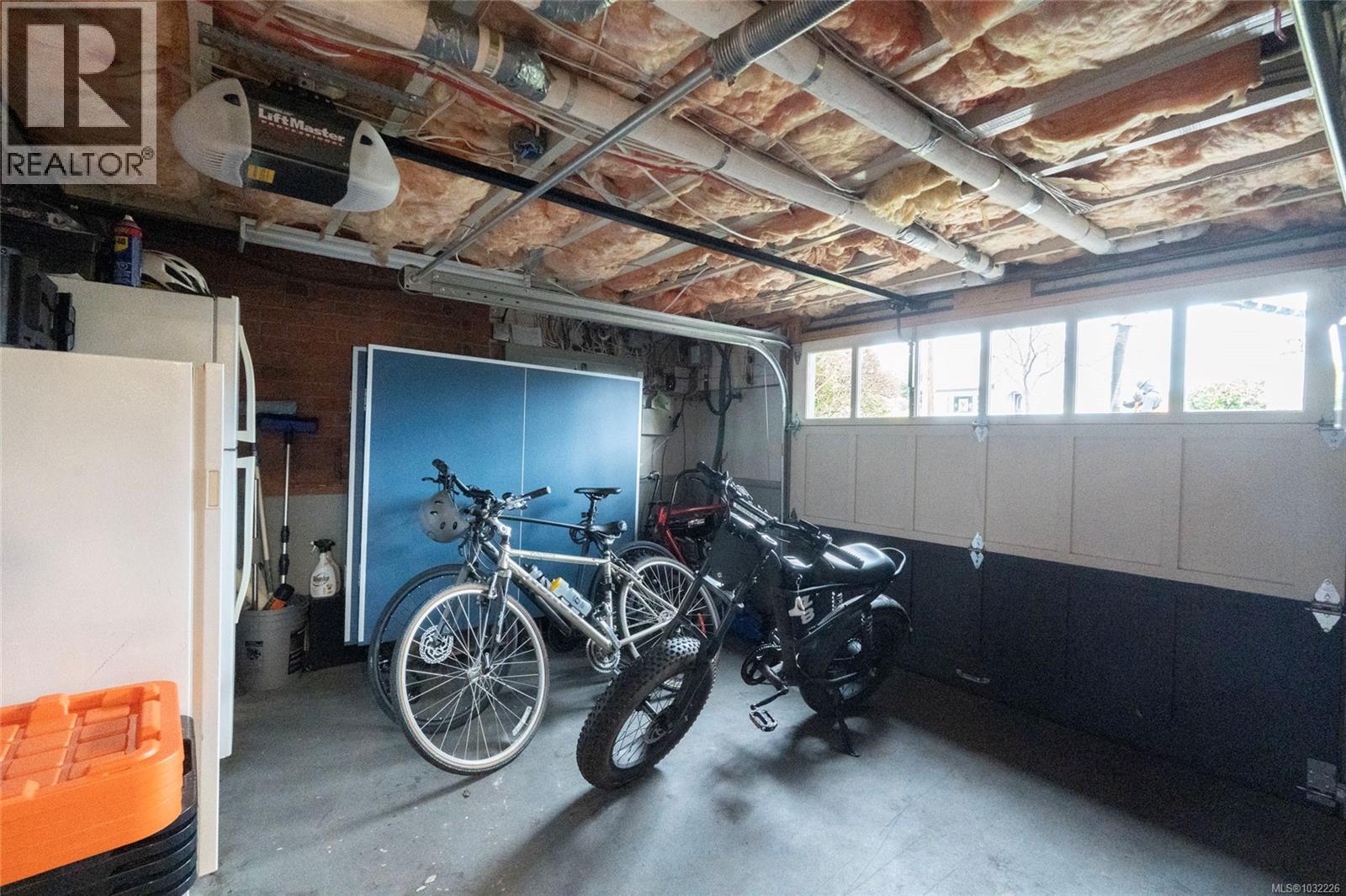 2741 DUFFERIN AVE - 51