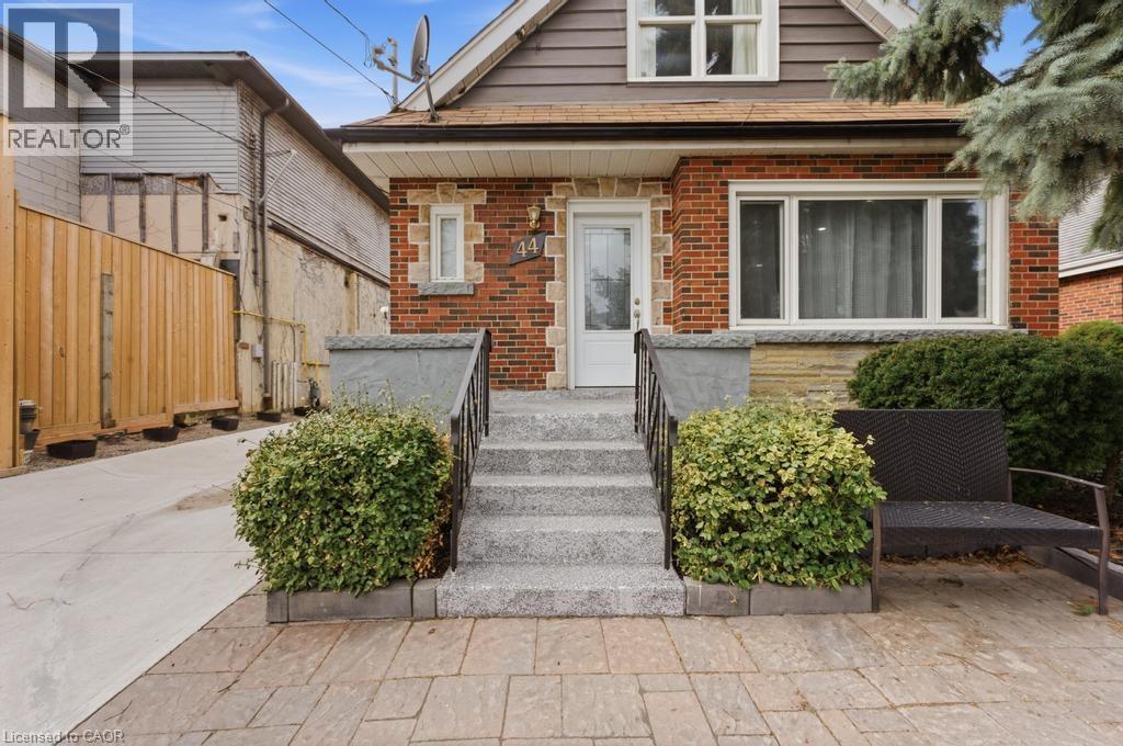 44 JEFFERSON Avenue, Hamilton, Ontario L8H1A7 - Photo 3