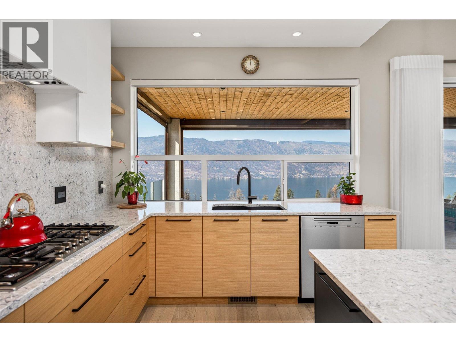 9814 Beacon Hill Crescent, Lake Country