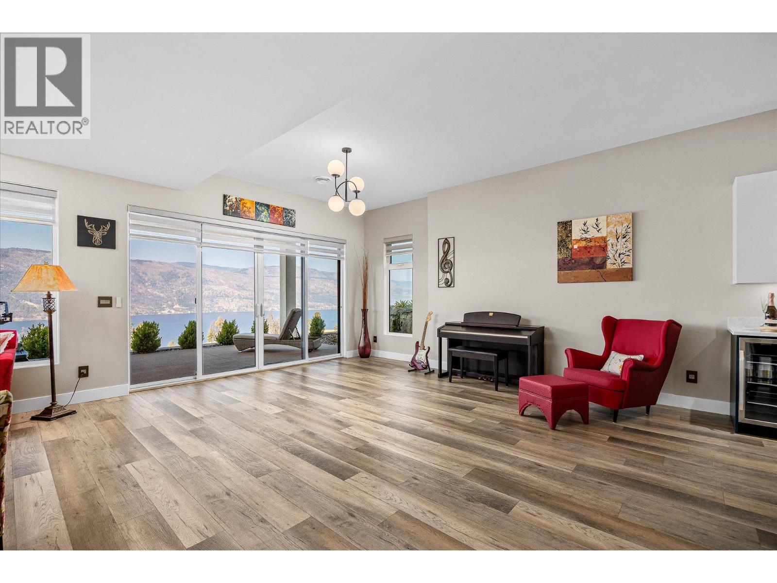 9814 Beacon Hill Crescent, Lake Country