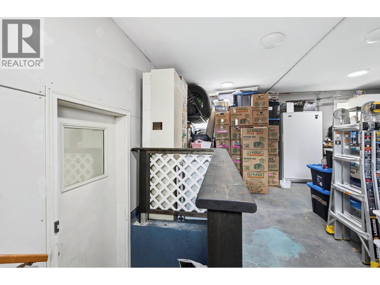 1018 HILLSIDE AVENUE - 36