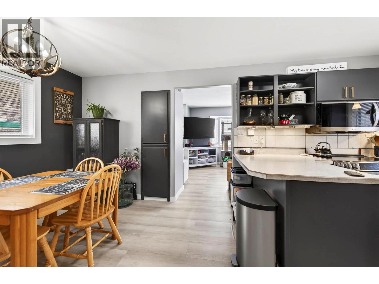 1018 HILLSIDE AVENUE - 15