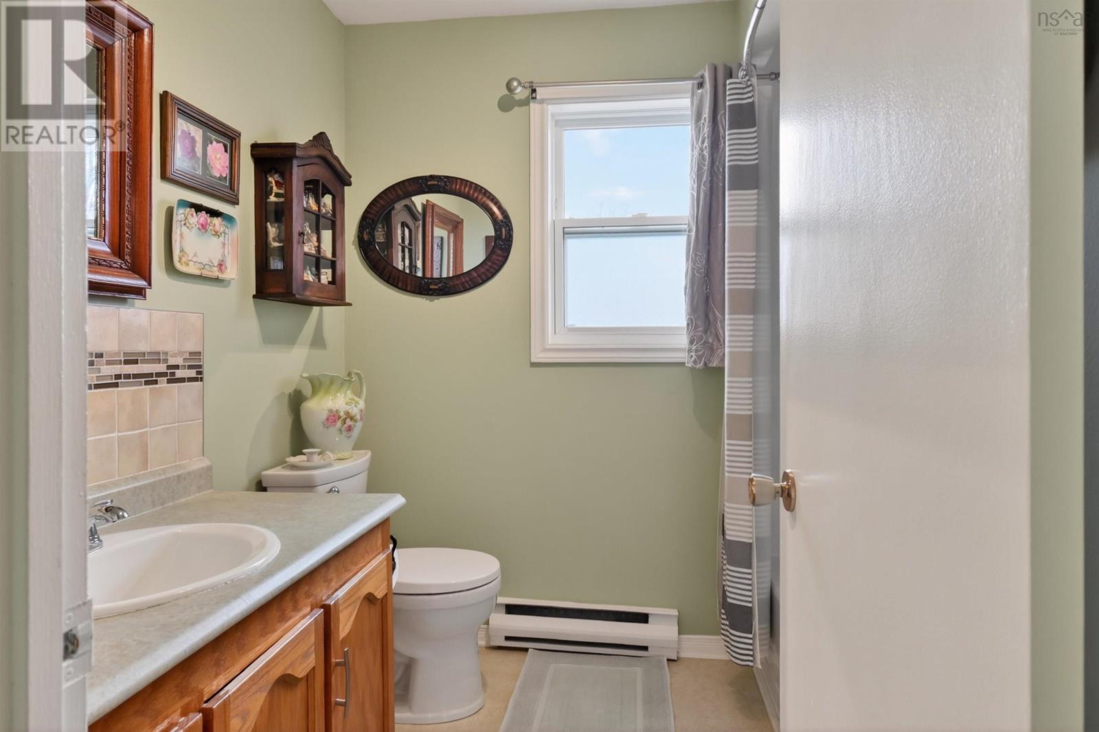 Property 16 of 22 of 62 Monteith Avenue