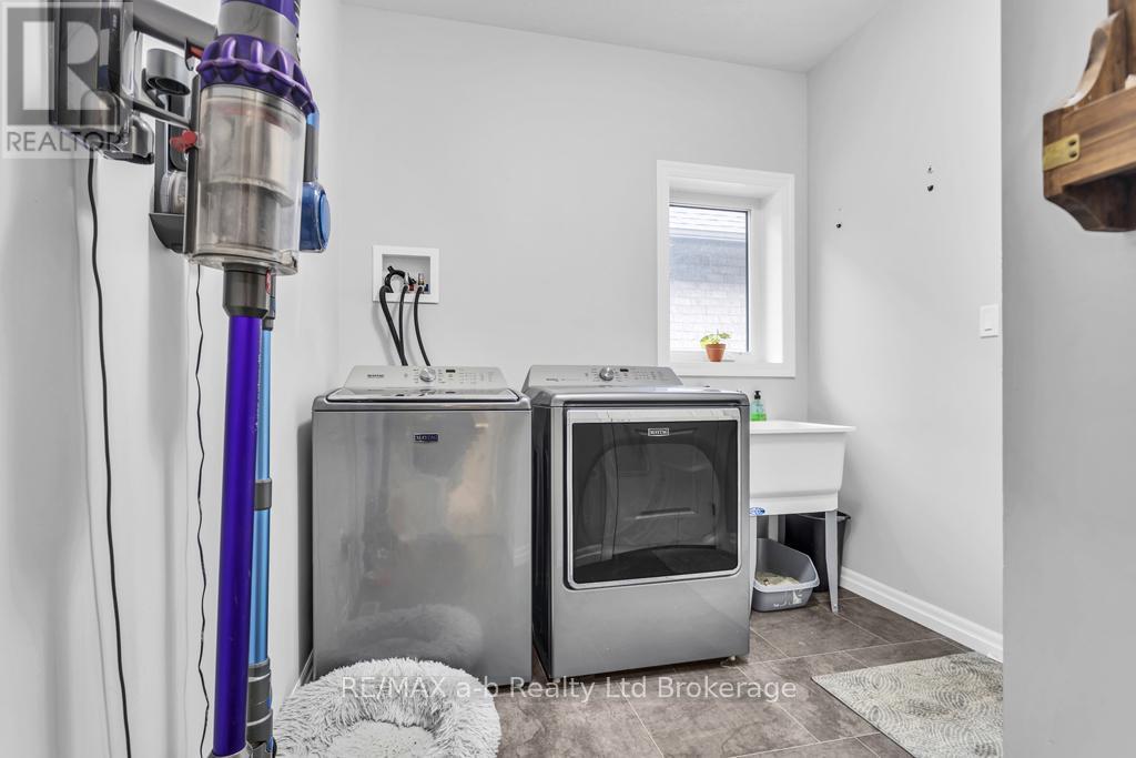 241 WILSON AVENUE — photo 29