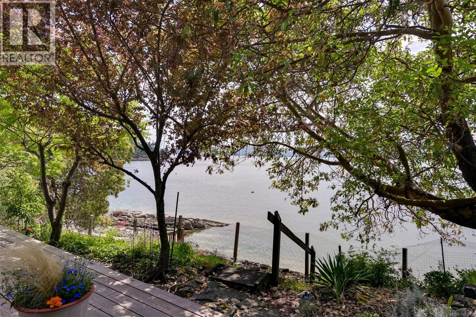 114 Arbutus Rd - 24