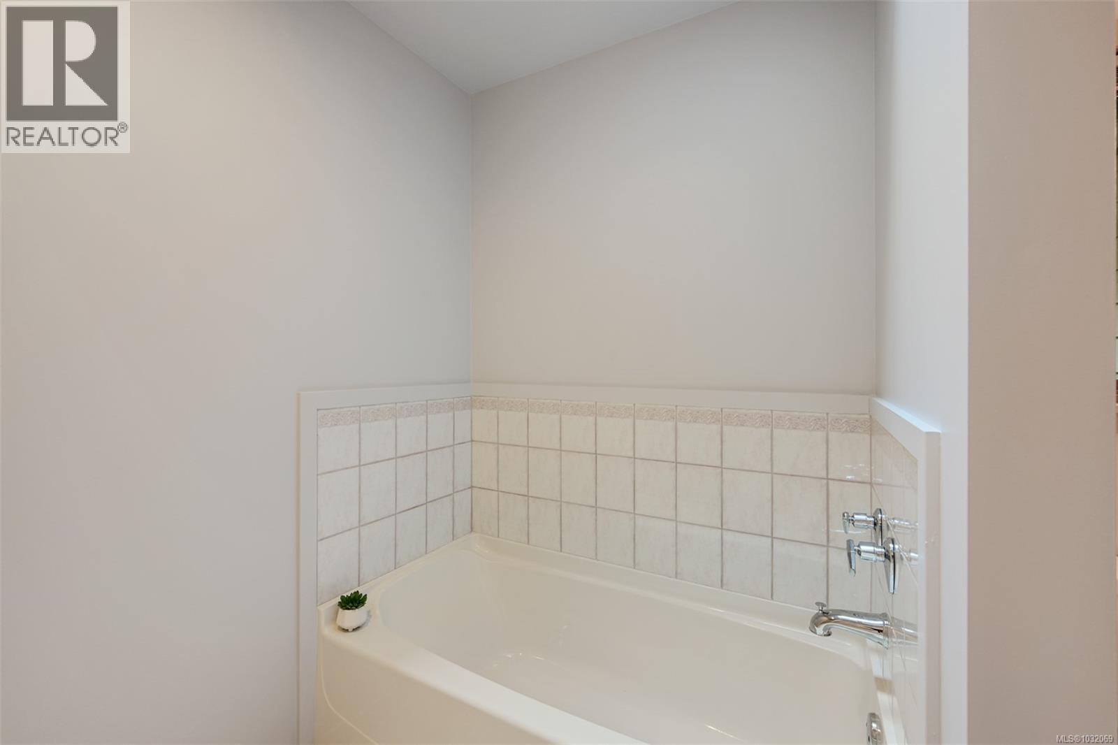 114 Arbutus Rd - 42