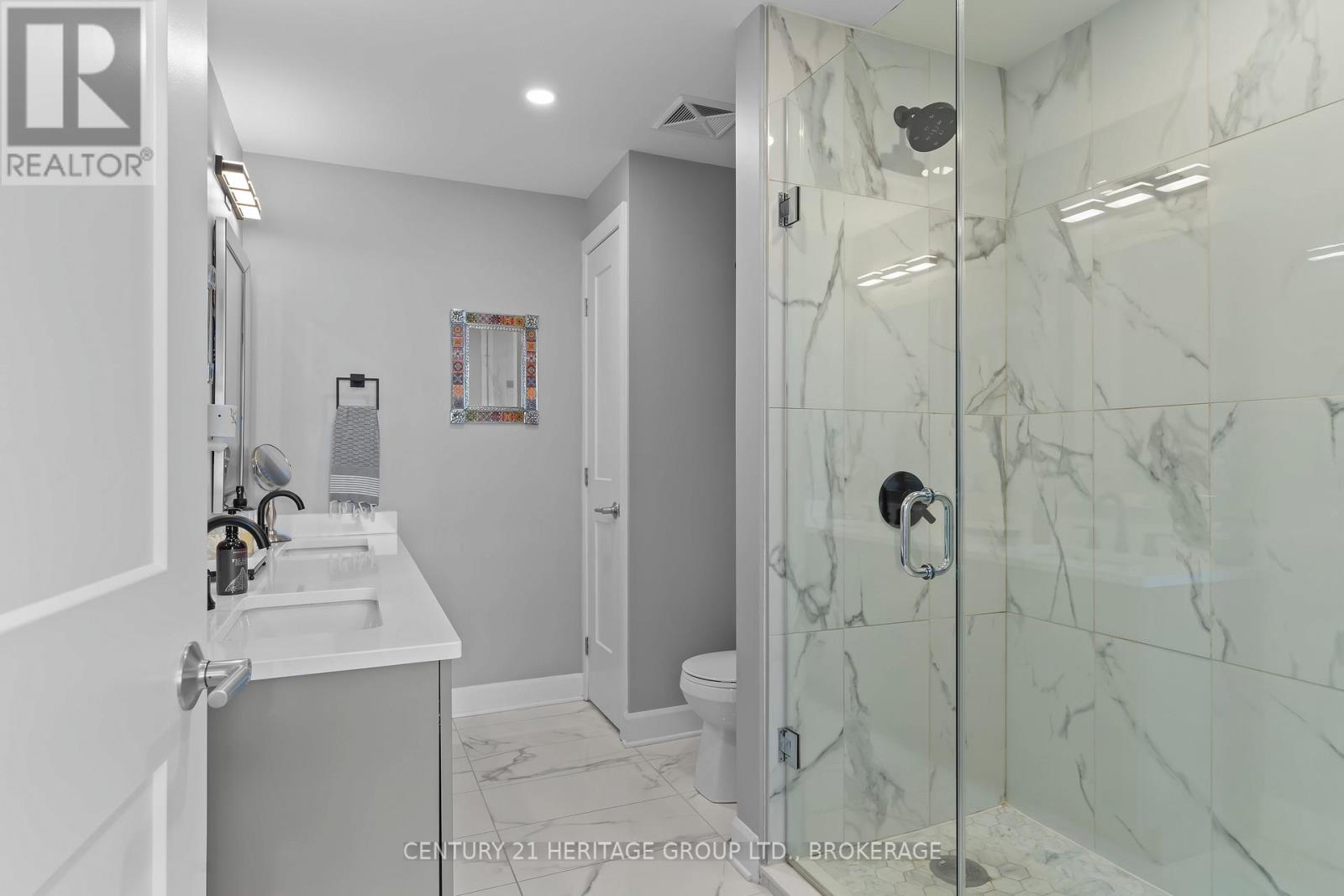 #217 129B SOUTH STREET - 31