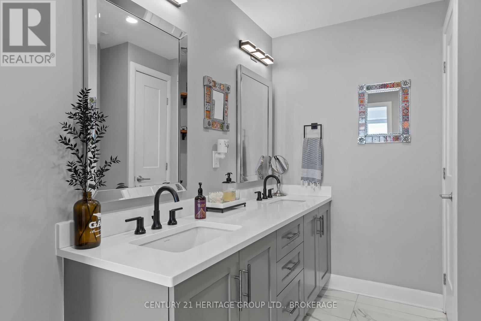 #217 129B SOUTH STREET - 32