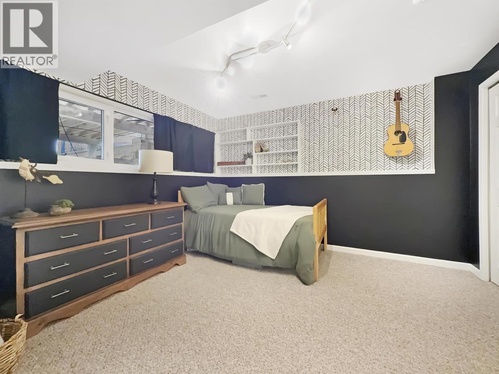 1508 VALLEYVIEW DRIVE - 33