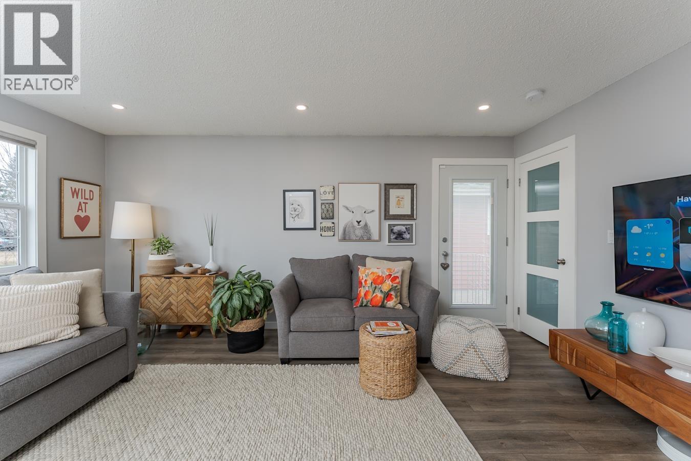 1011 HANSARD CRESCENT - 8