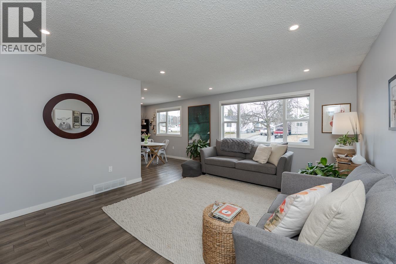 1011 HANSARD CRESCENT - 11