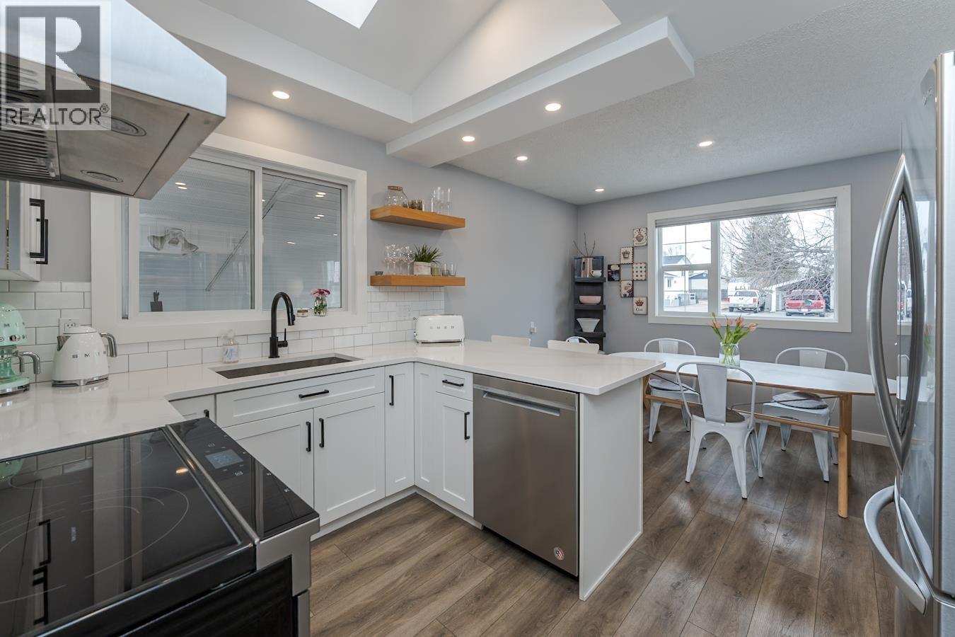 1011 HANSARD CRESCENT - 13