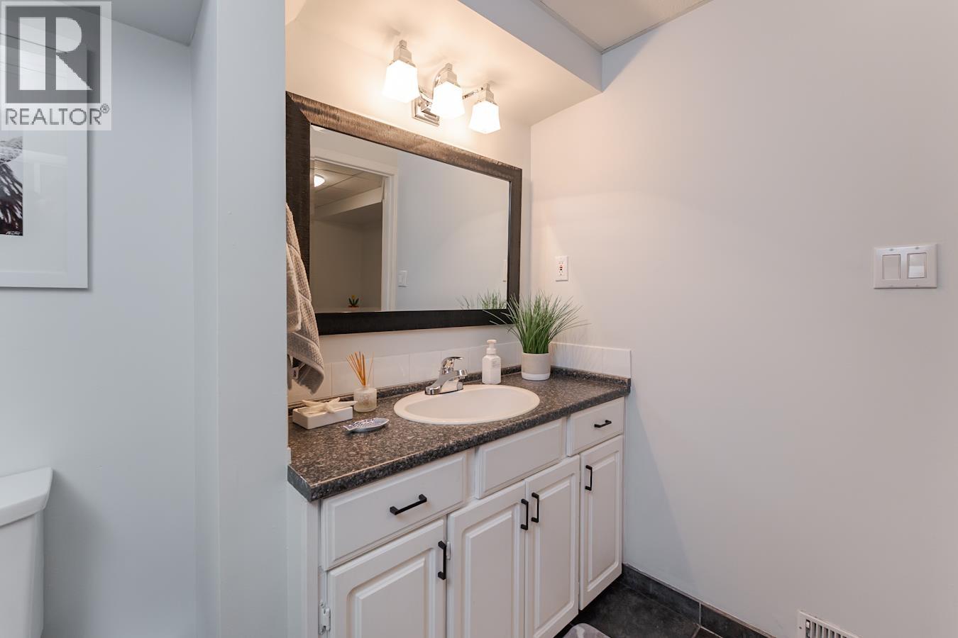 1011 HANSARD CRESCENT - 30