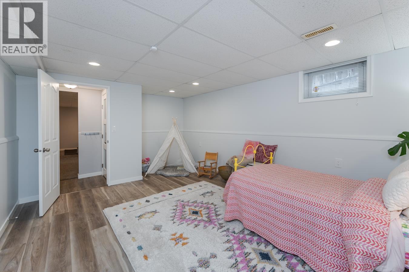 1011 HANSARD CRESCENT - 27