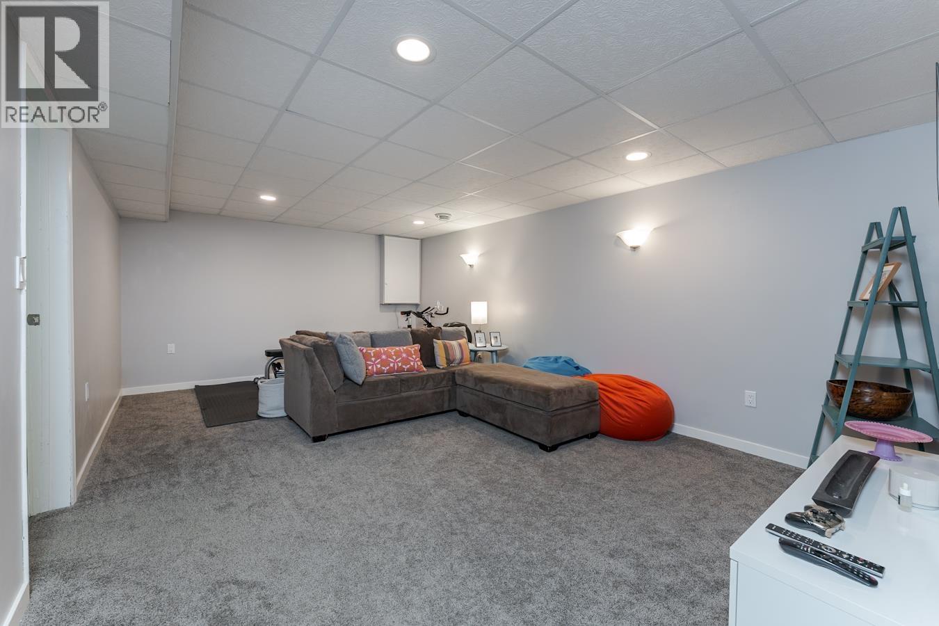 1011 HANSARD CRESCENT - 24