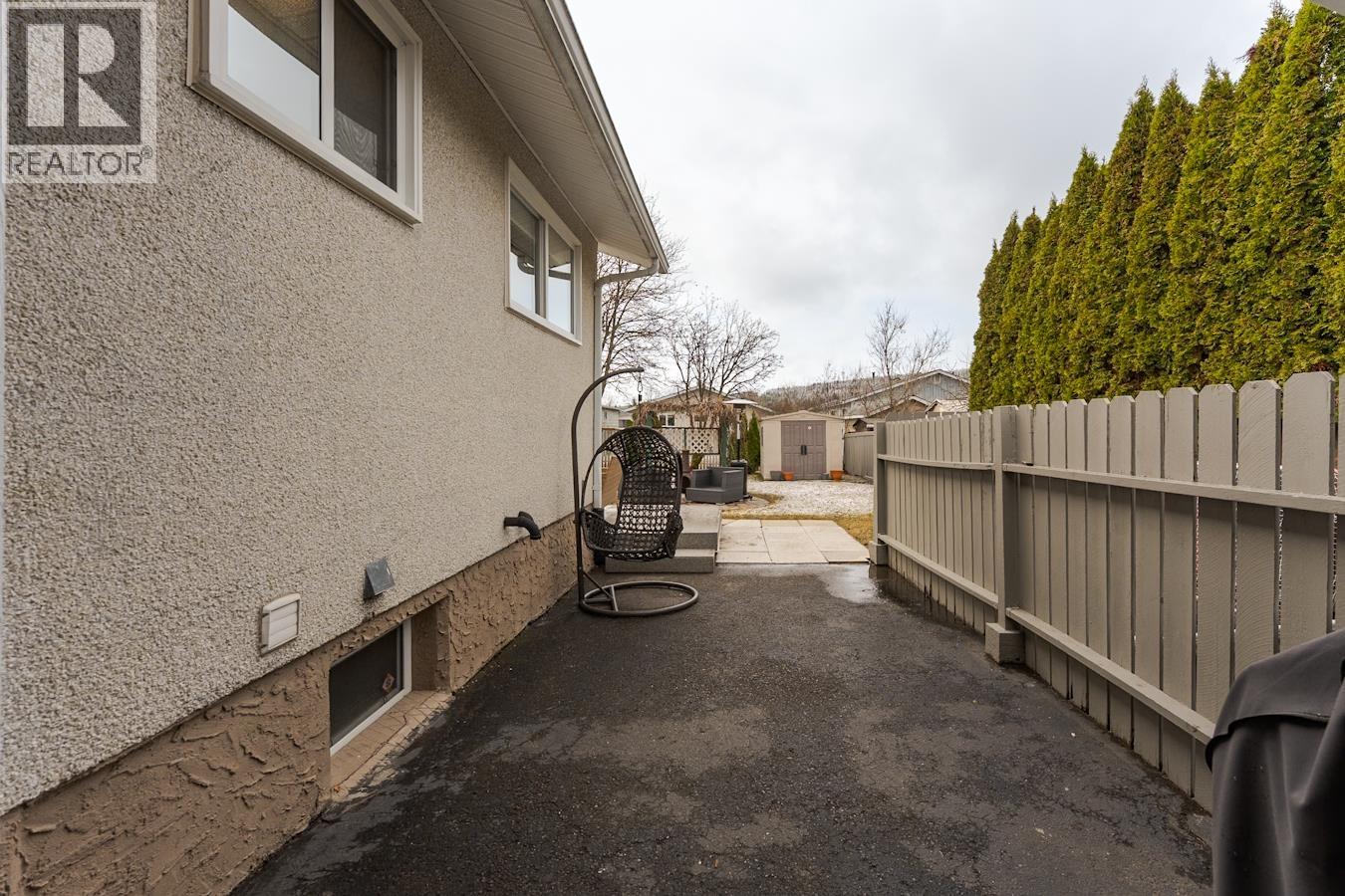 1011 HANSARD CRESCENT - 33
