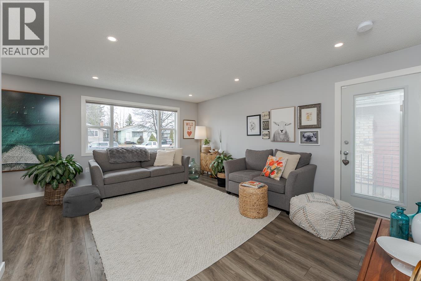 1011 HANSARD CRESCENT - 12