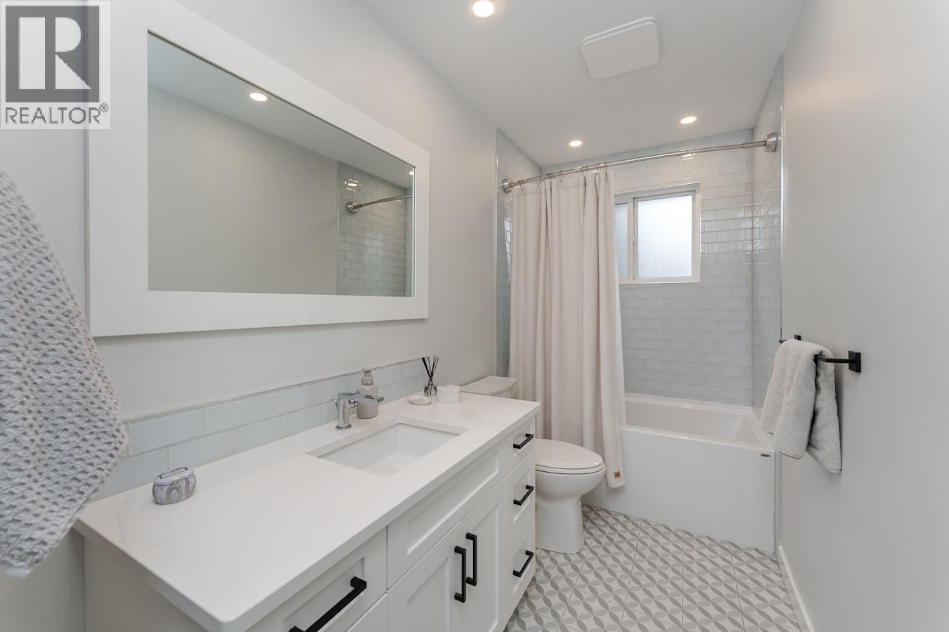 1011 HANSARD CRESCENT - 19