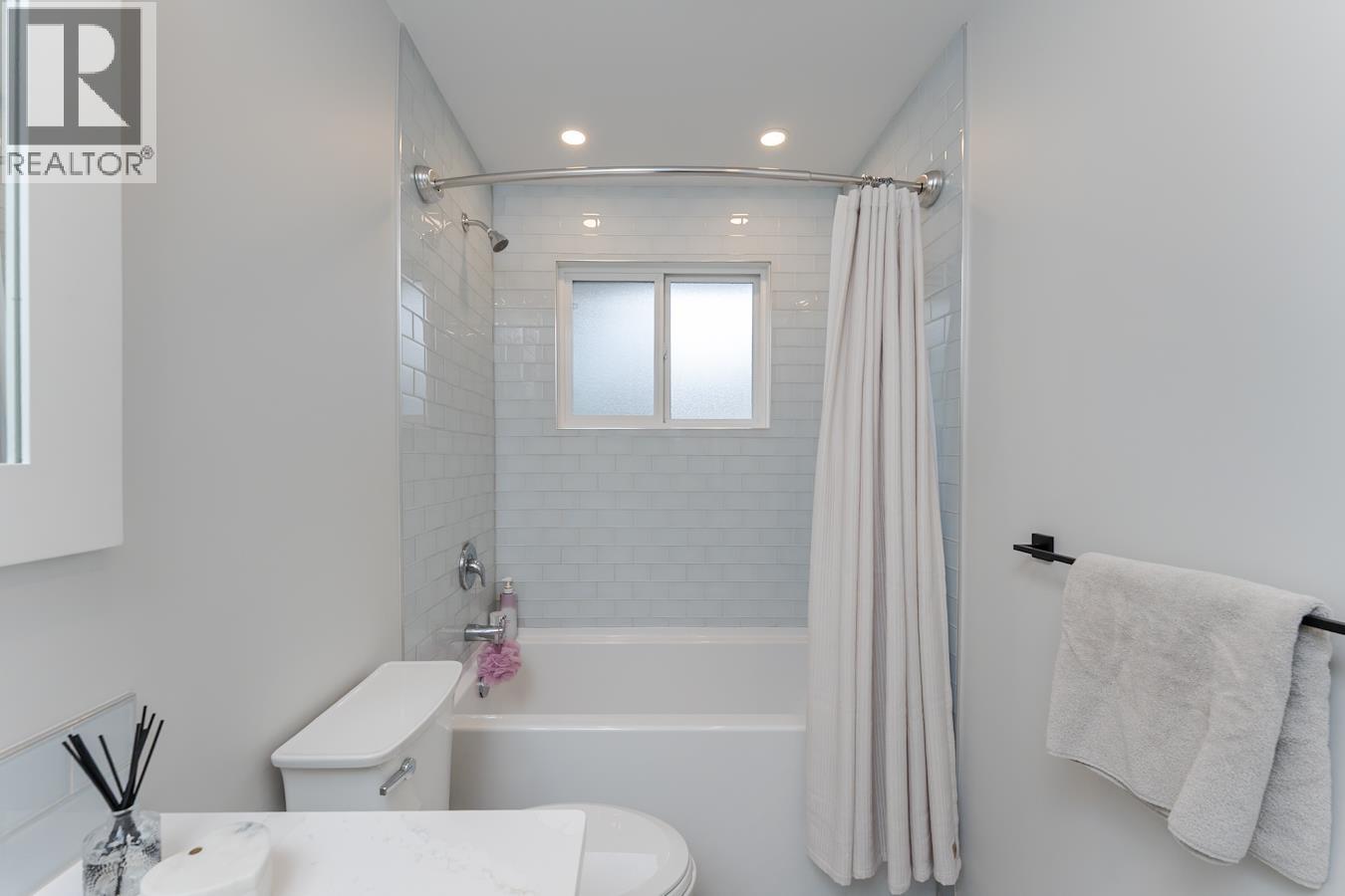 1011 HANSARD CRESCENT - 20