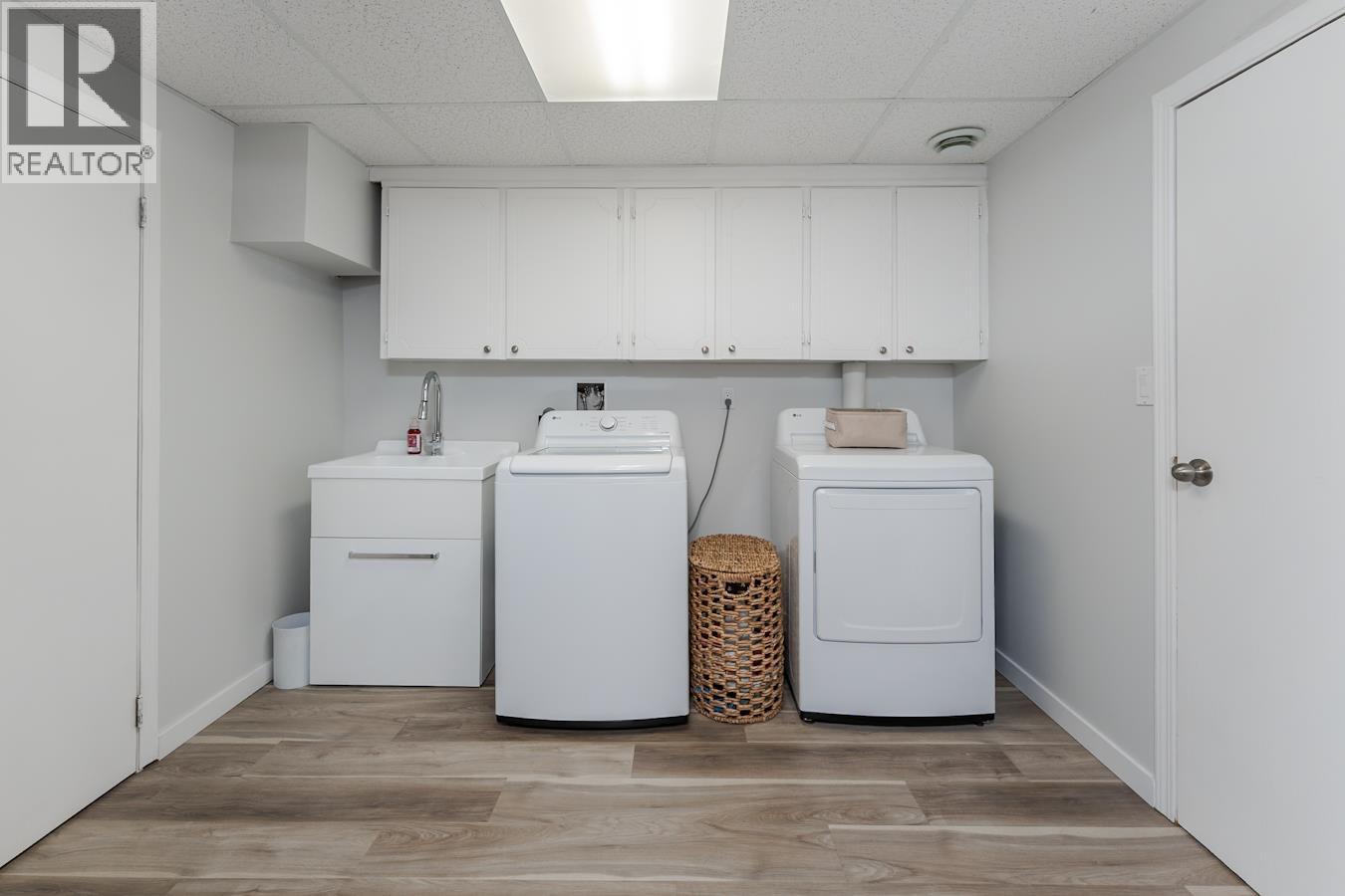 1011 HANSARD CRESCENT - 32