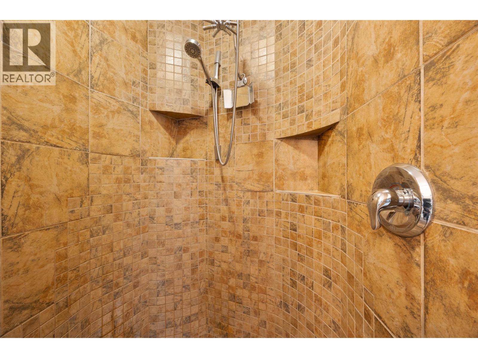 1825 PARKCREST AVENUE - 18