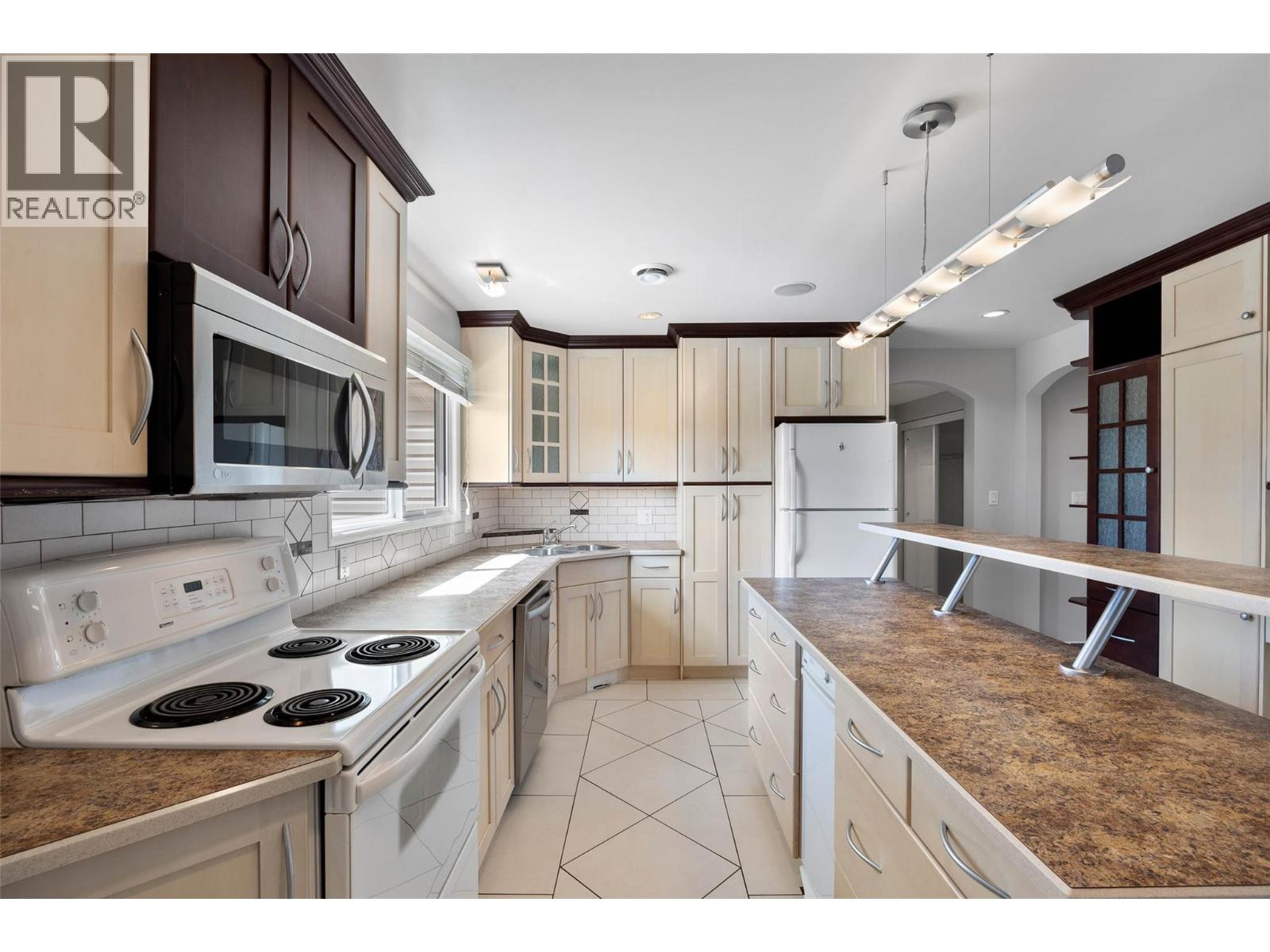 1825 PARKCREST AVENUE - 9