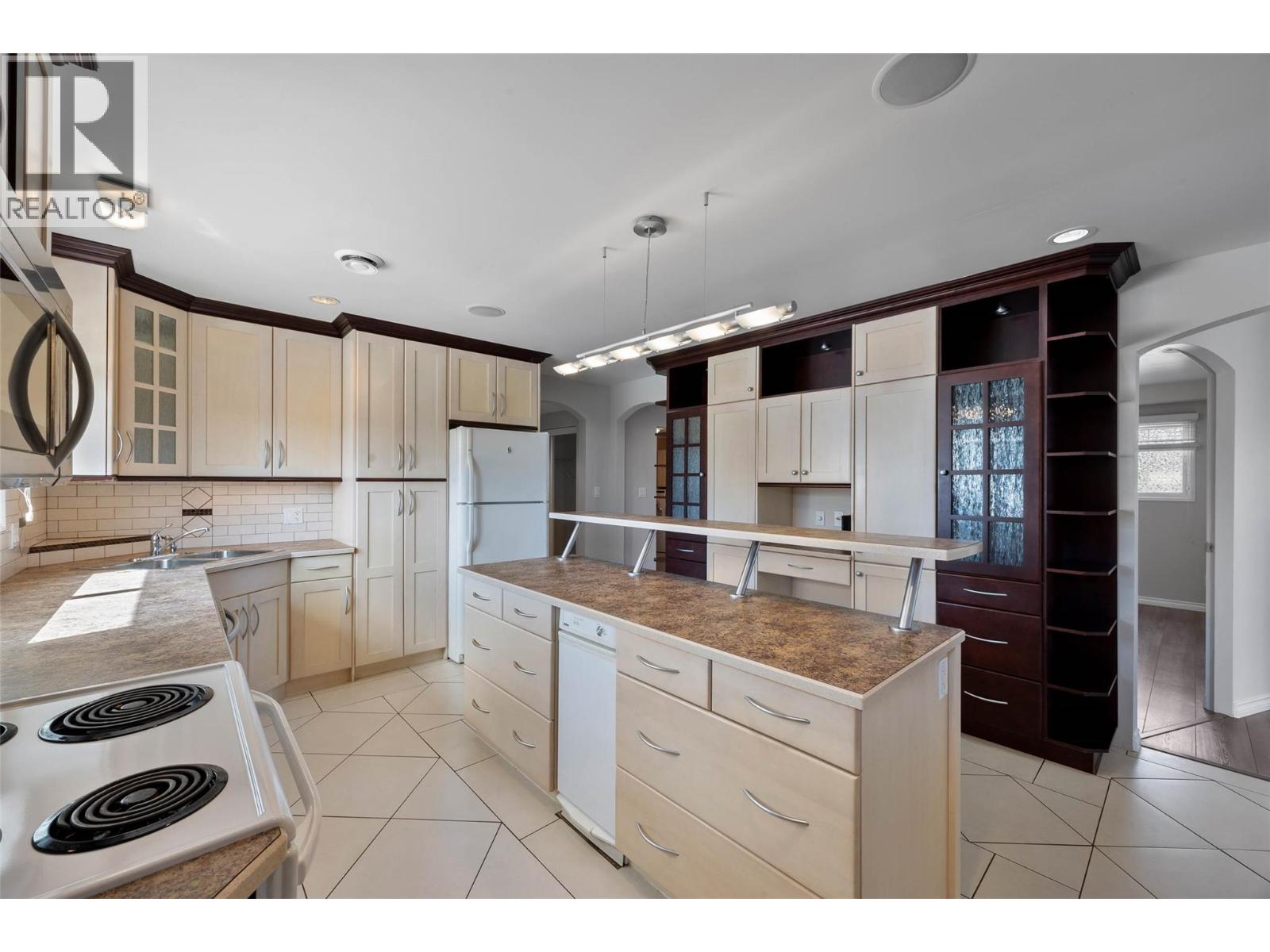 1825 PARKCREST AVENUE - 10