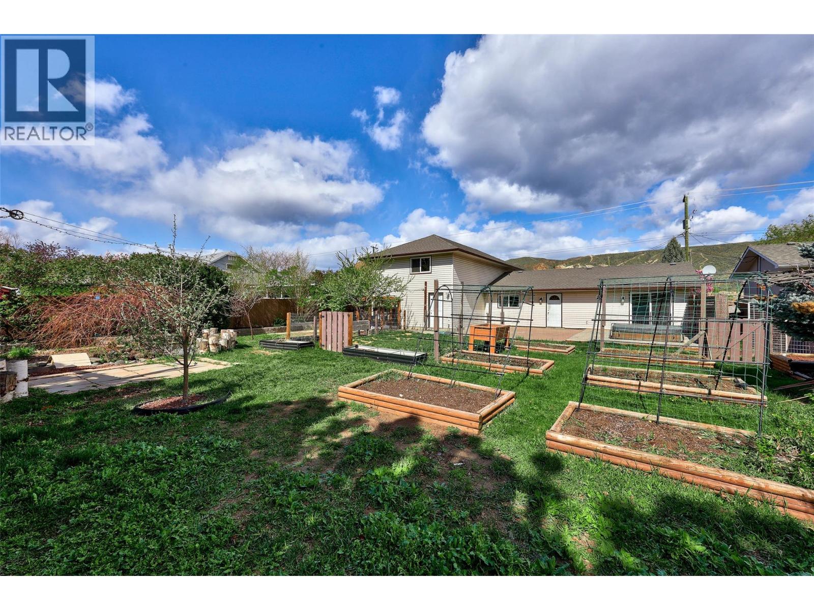 1825 PARKCREST AVENUE - 35