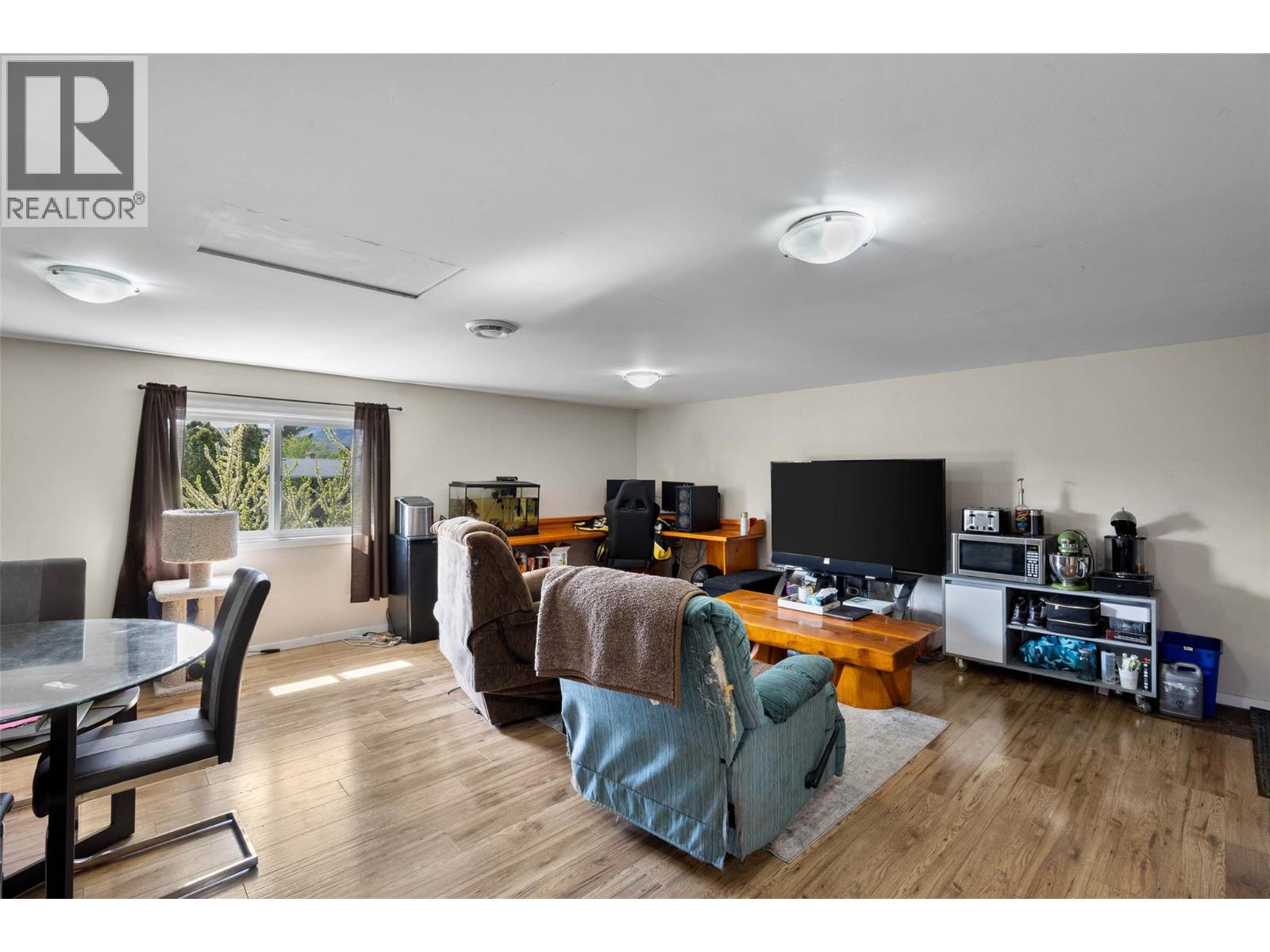 1825 PARKCREST AVENUE - 28