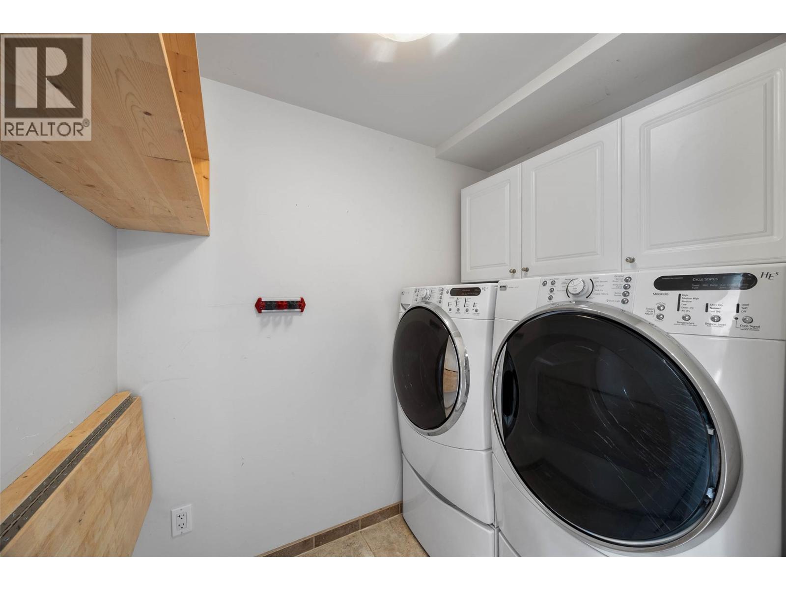 1825 PARKCREST AVENUE - 19