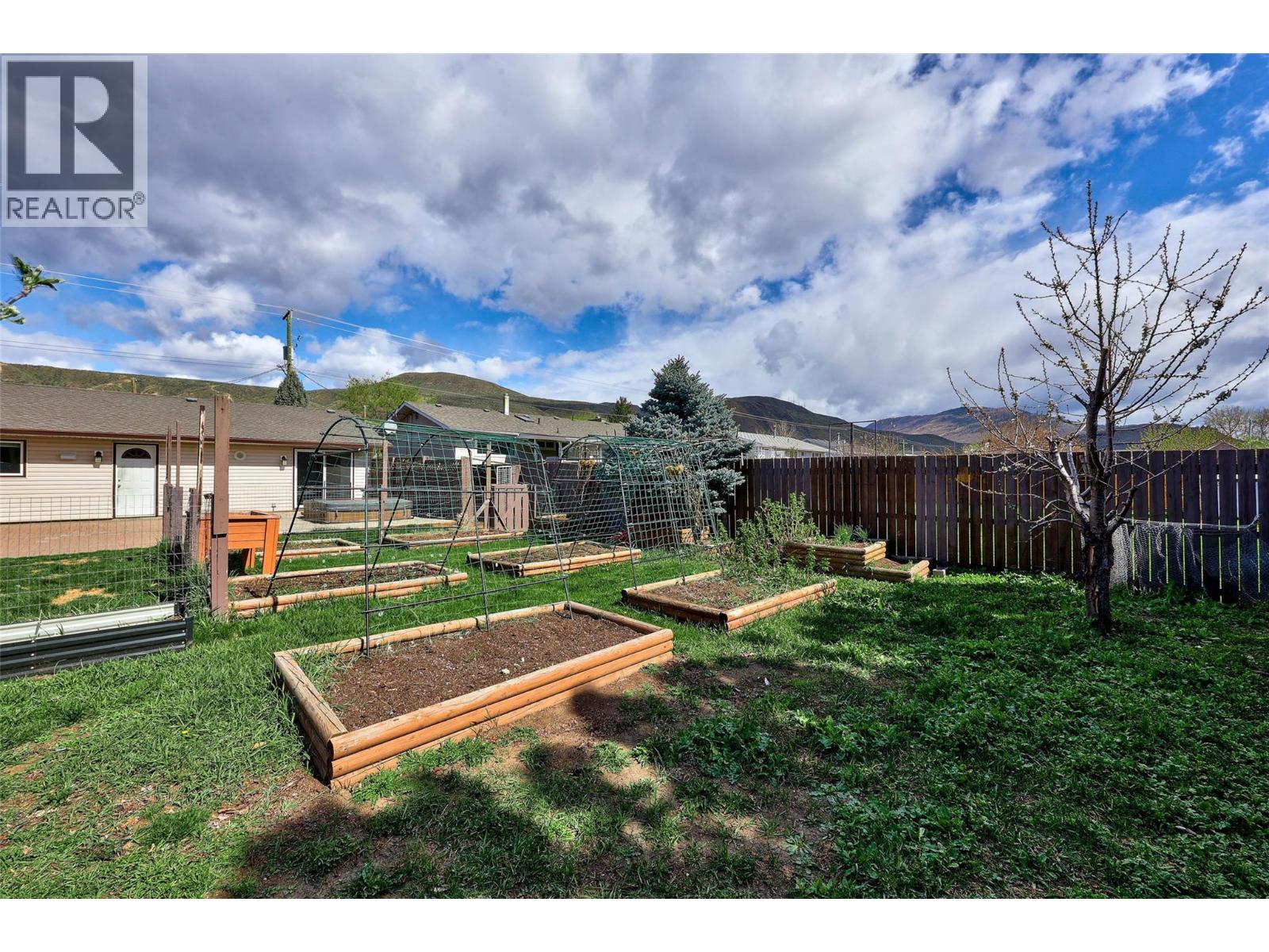 1825 Parkcrest Avenue - 36