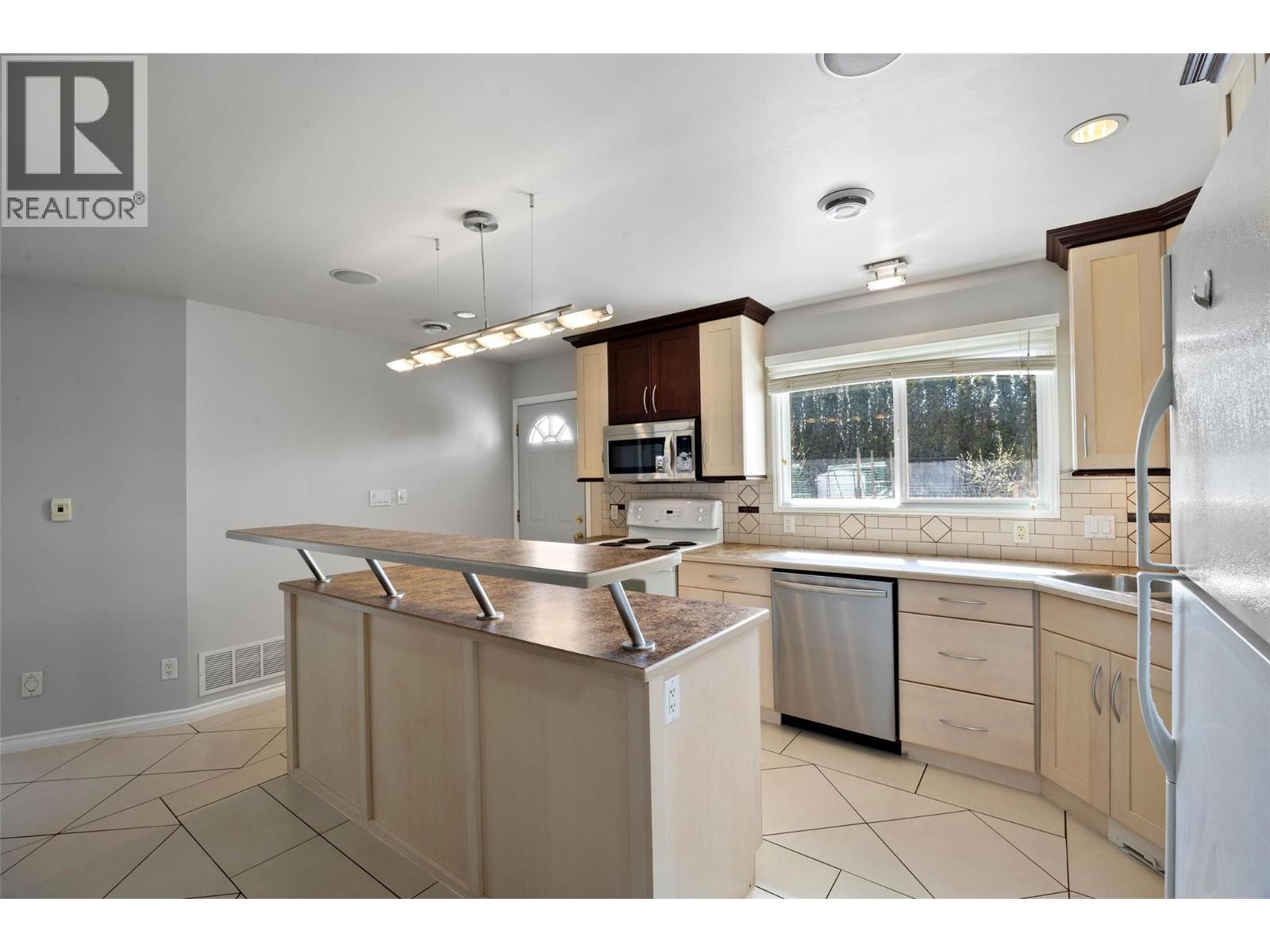 1825 PARKCREST AVENUE - 7