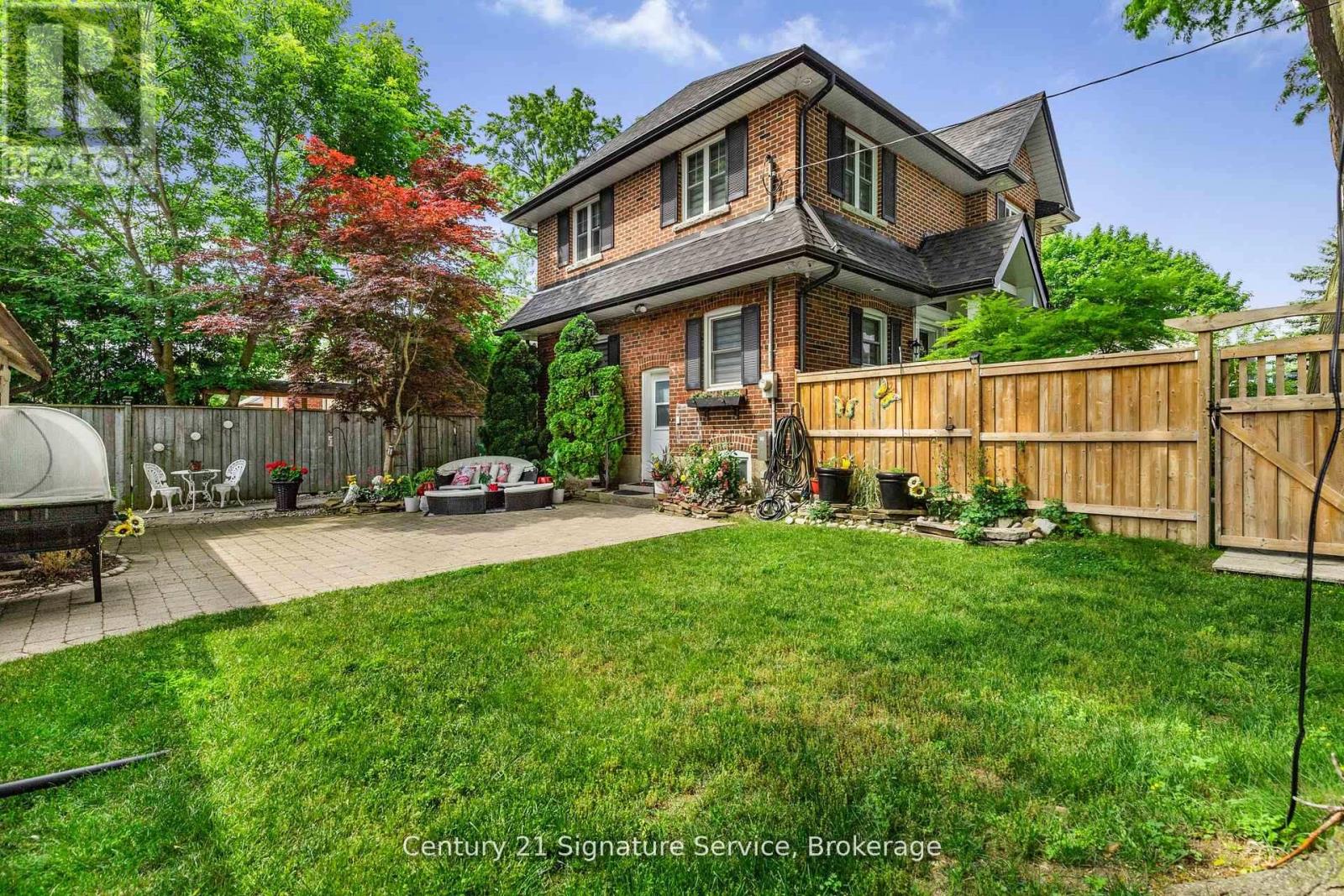 33 MCINTOSH AVENUE - 22
