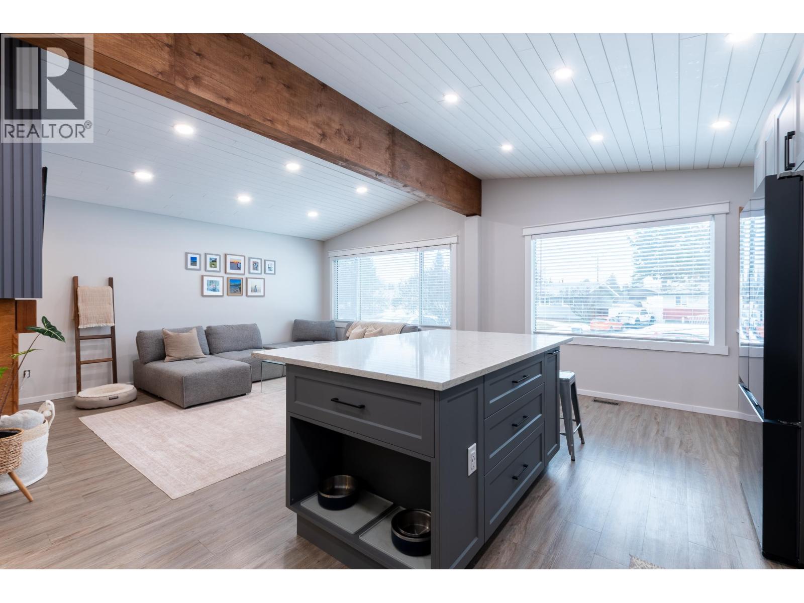 193 MCKINLEY CRESCENT - 13