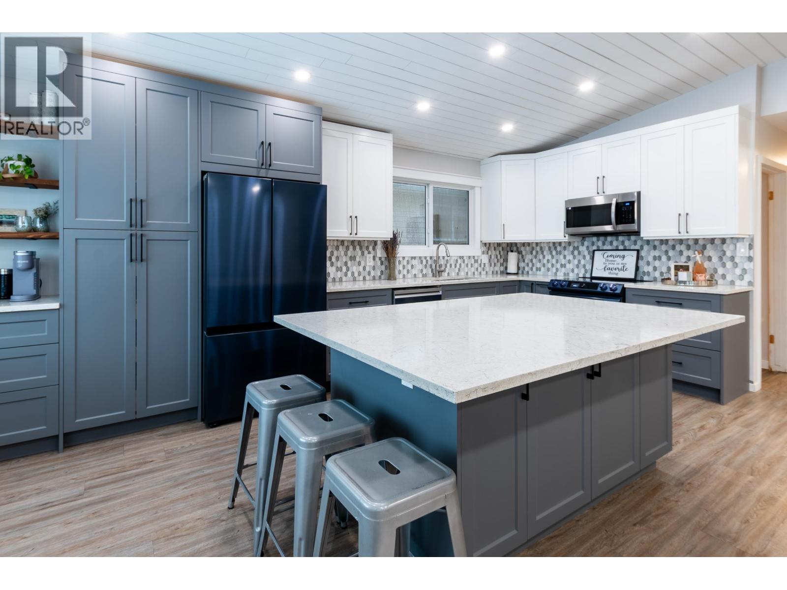 193 MCKINLEY CRESCENT - 5